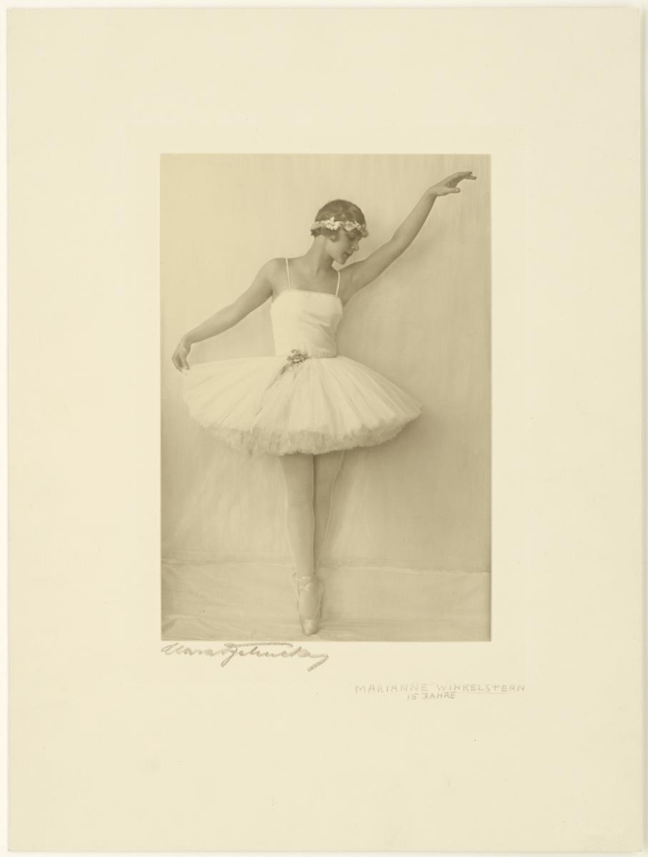 Marianne Winkelstern in Ballettpose