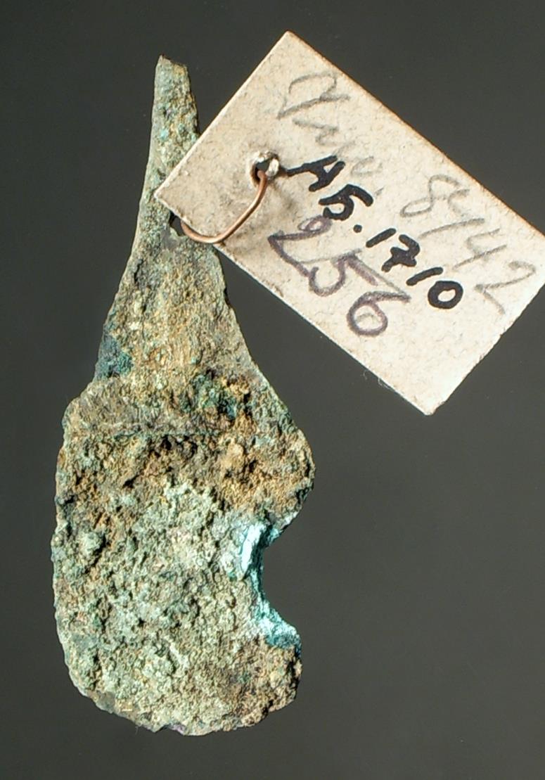 Kleines Messer (Rest des Holzgriffs ?)