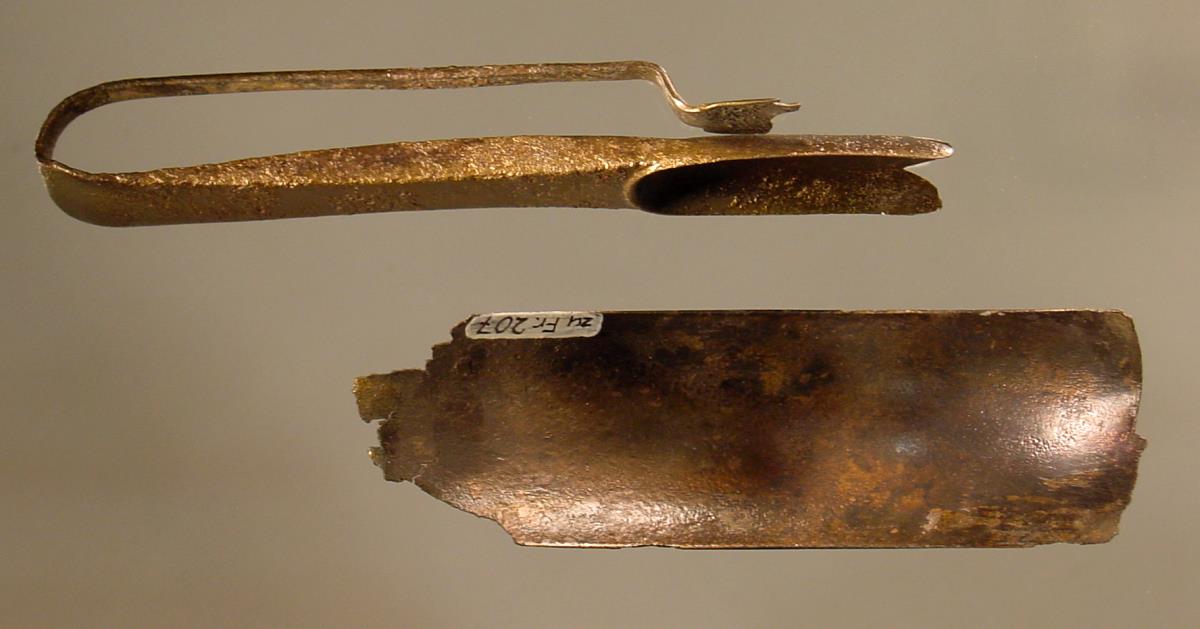 Strigilis mit griechischem Fabrikstempel "APOLLO(...)"