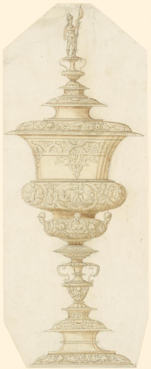 Becher mit Deckel und schlankem Fuß