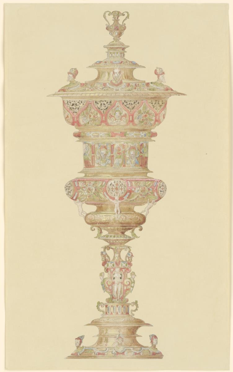 Deckelpokal, Deckel mit behelmten Köpfen, Königin in Mitte,  farbig bemalt und verziert