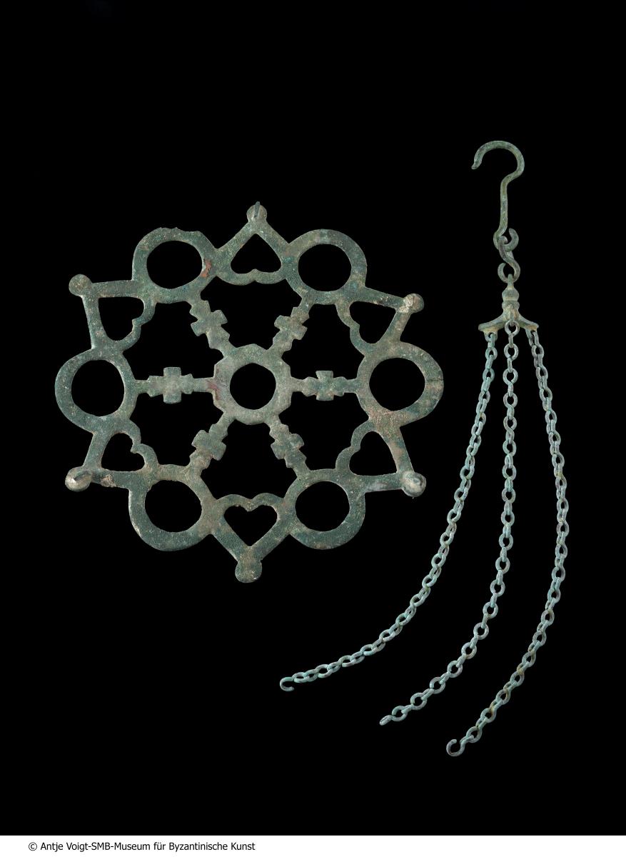 Polykandelon für sechs Lichter mit Kette