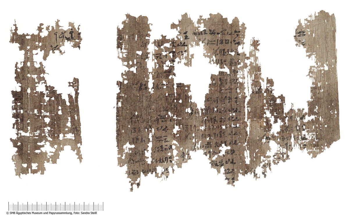Hieratischer Papyrus mit einer Liste von Buchtiteln