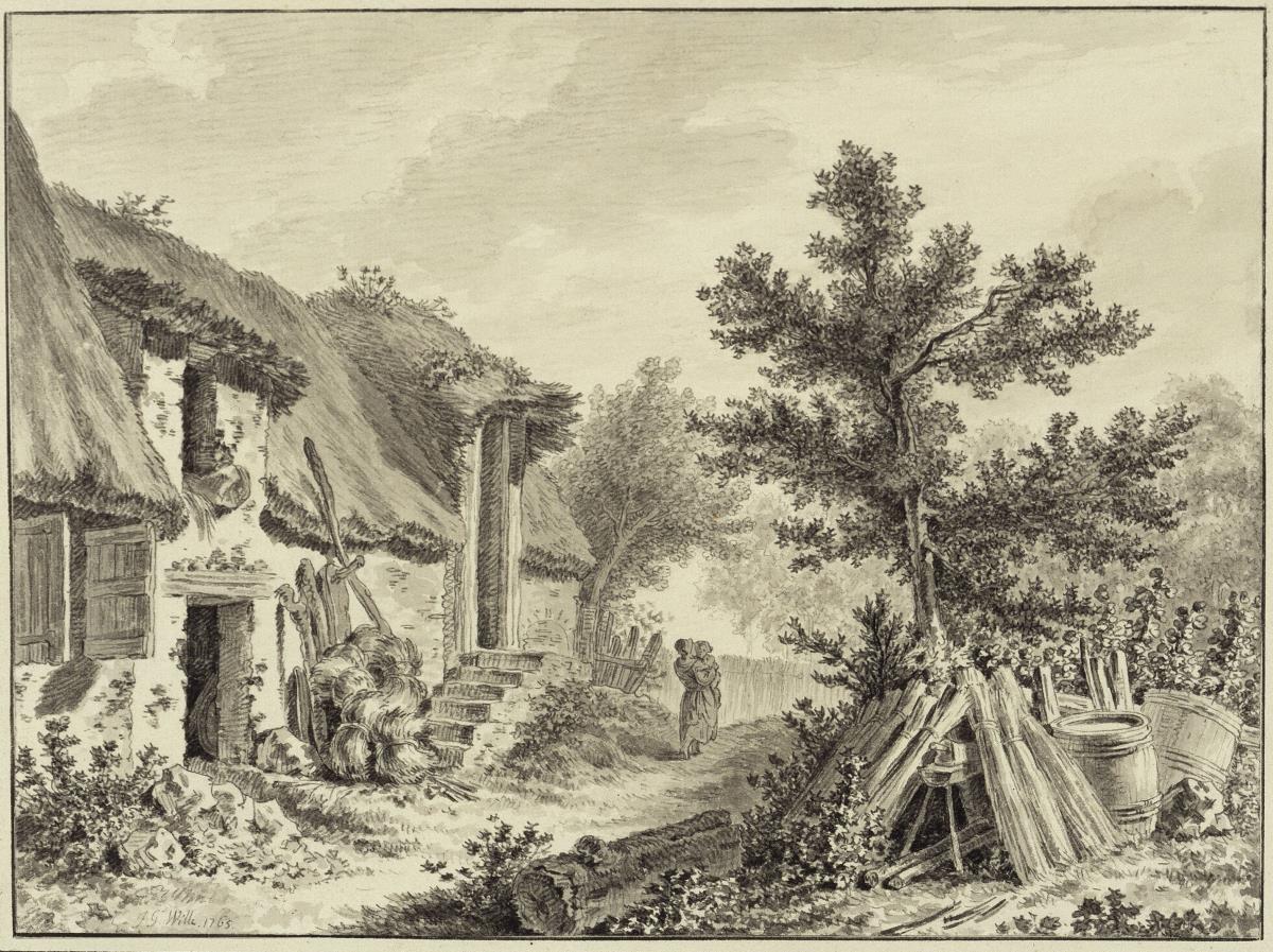 Bauernhaus links am Wege, auf dem eine Frau mit einem Kinde auf dem Arm geht, rechts vorn am Zaun Fässer u. a