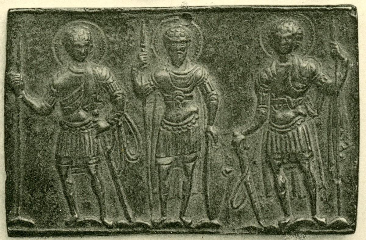 Relieftafel mit drei Kriegerheiligen