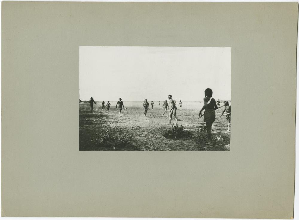 Hockey spielende Chaco-Indianer