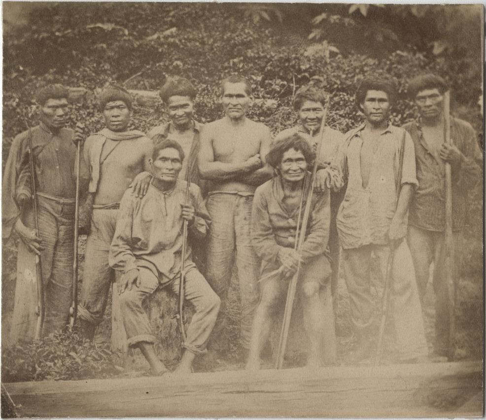 Gruppenaufnahme von "Botokuden" (Krén, Krenák)