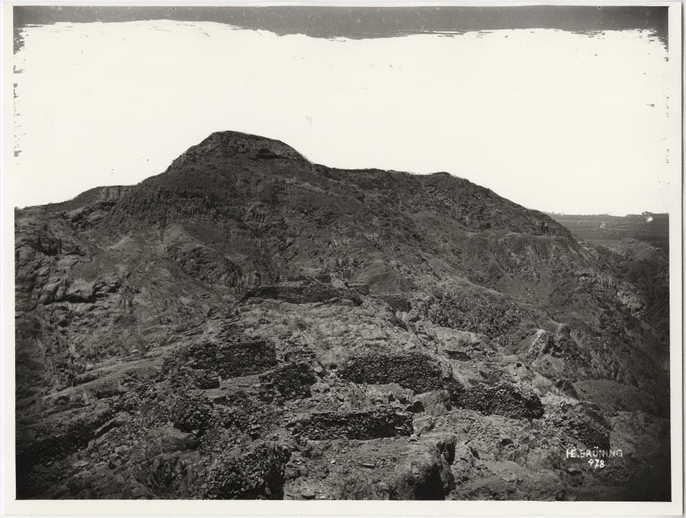 Ruinen vom Cerro de Borró. Es ist dieses ein einzelner Berg in der Hacienda de Collús, zusammengehörig mit der Hacienda Pomalca, Provinz Chiclayo.