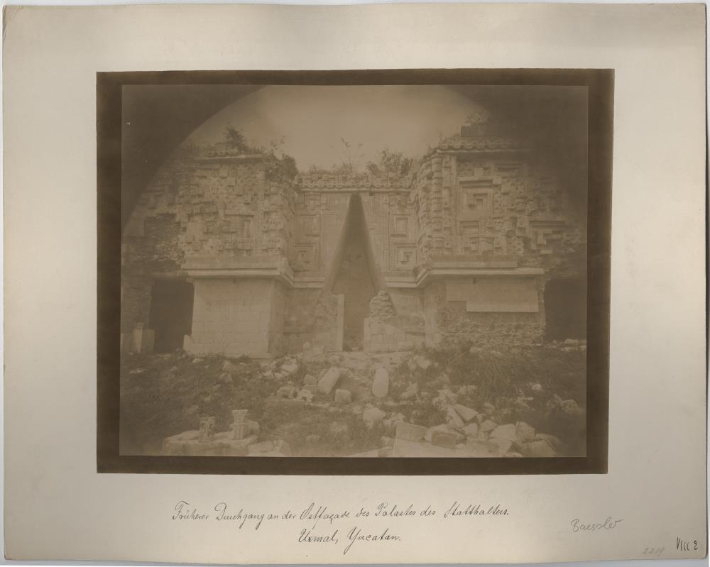 "Früherer Durchgang an der Ostfassade des Gouverneurspalastes." (T.M.)