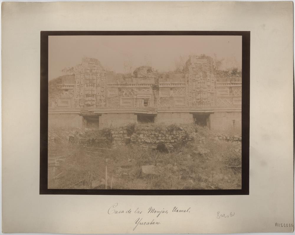 Casa de las Monjas. (Nonnenhaus). Nördliches Gebäude, Südfassade. (Duplikat von Mex-MII-87a)