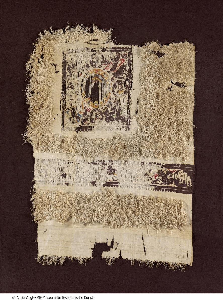 Fragment einer Decke mit Schlingen und Wirkereien