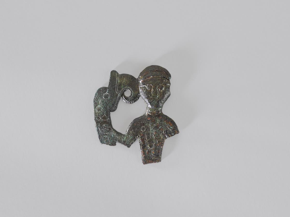 Anthropomorphes Beschlag-Fragment