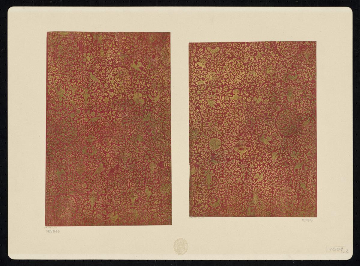 Brokatpapier (kleines dichtes Rankenwerk mit Blüten, Früchten, Vögeln, Phantasiefiguren)