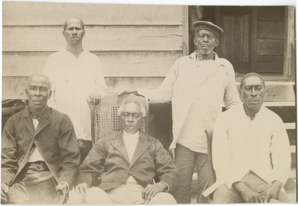 Personengruppe vom oberen Saramacca, Surinam