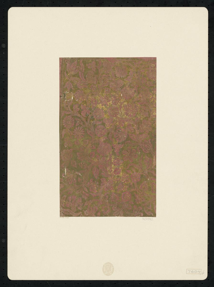Brokatpapier (doppellinige, verschlungene Ranken mit verschiedenen Blüten und Früchten)