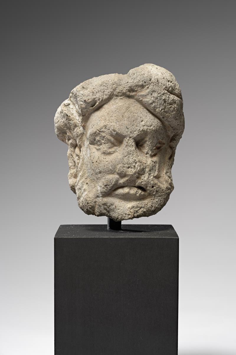 Kopf eines Mannes mit Vollbart und Turban