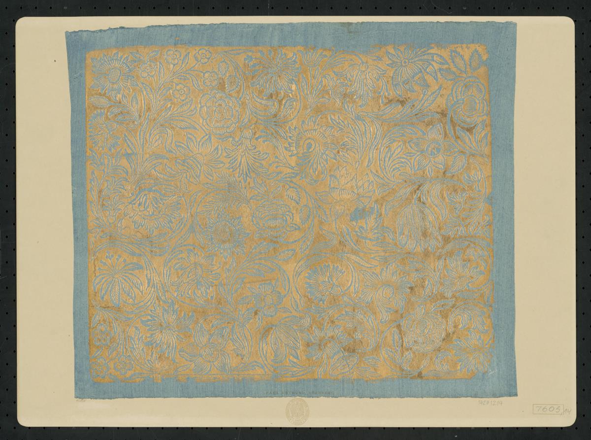Brokatpapier (große Ranken mit großen Blüten)