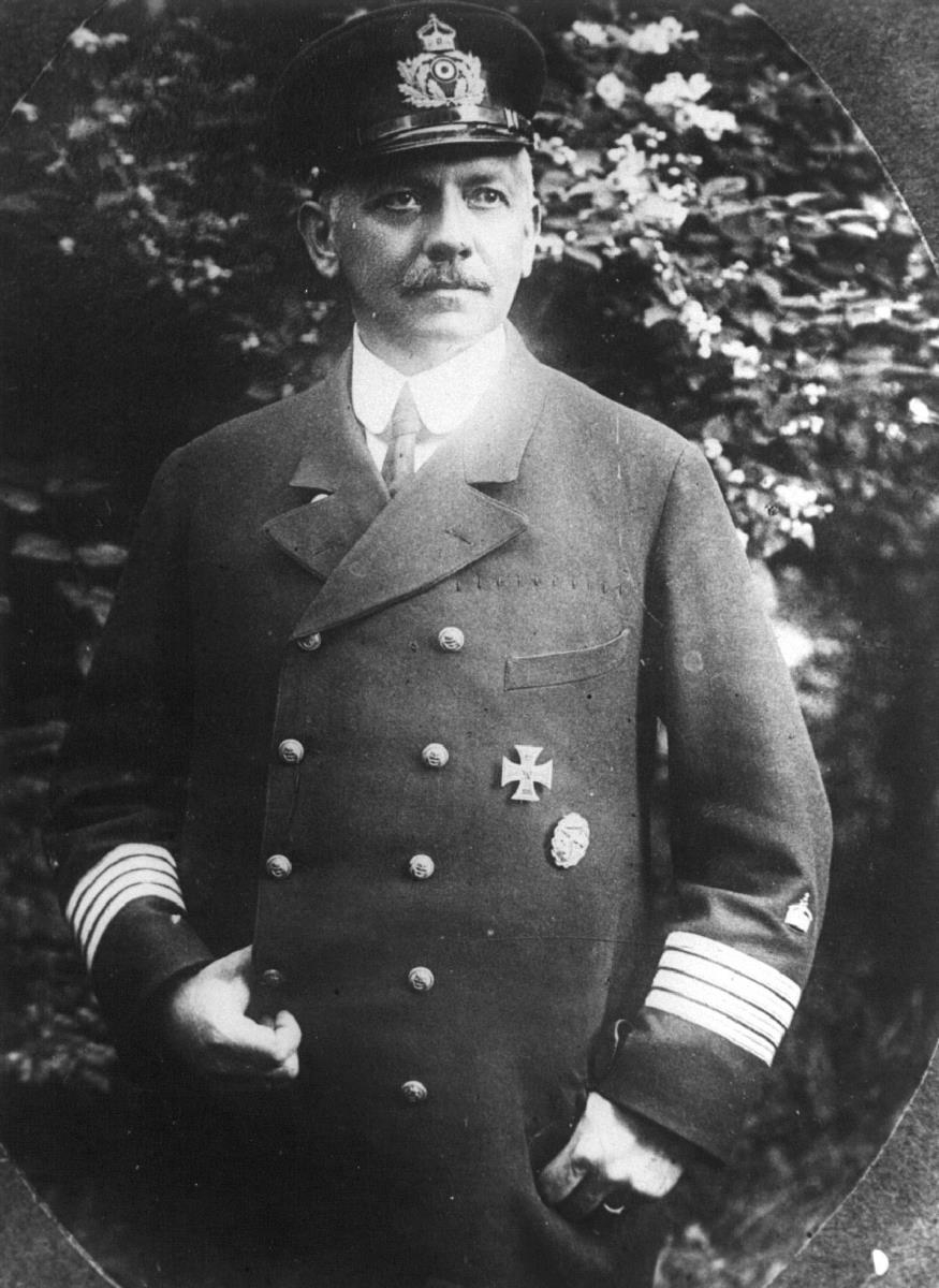 Der Vizeadmiral Kommandeur der "Königsberg"