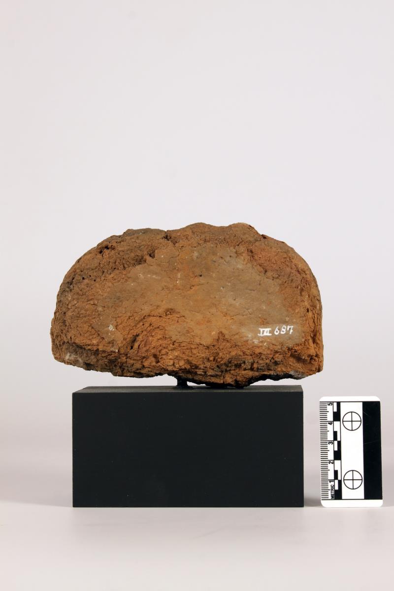 Fragment einer Figur in Mönchsrobe