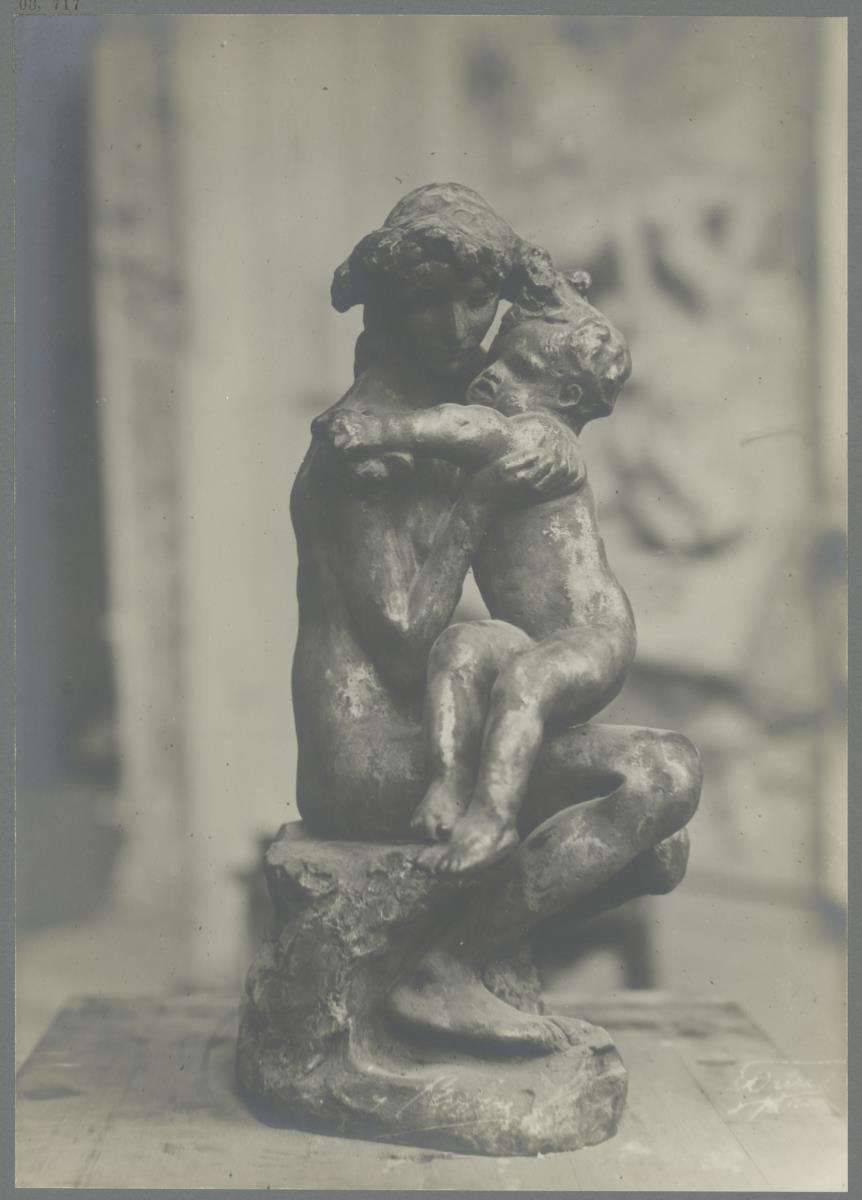 Bruder und Schwester vor dem Höllentor im Atelier du Dépot des marbres