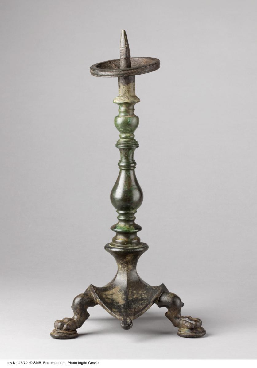 Lampenständer mit Lampe