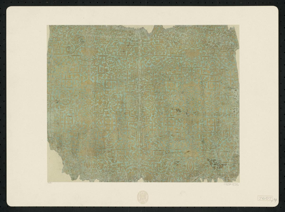 Brokatpapier (engstehendes Bandelwerk mit Arabeskenranken)