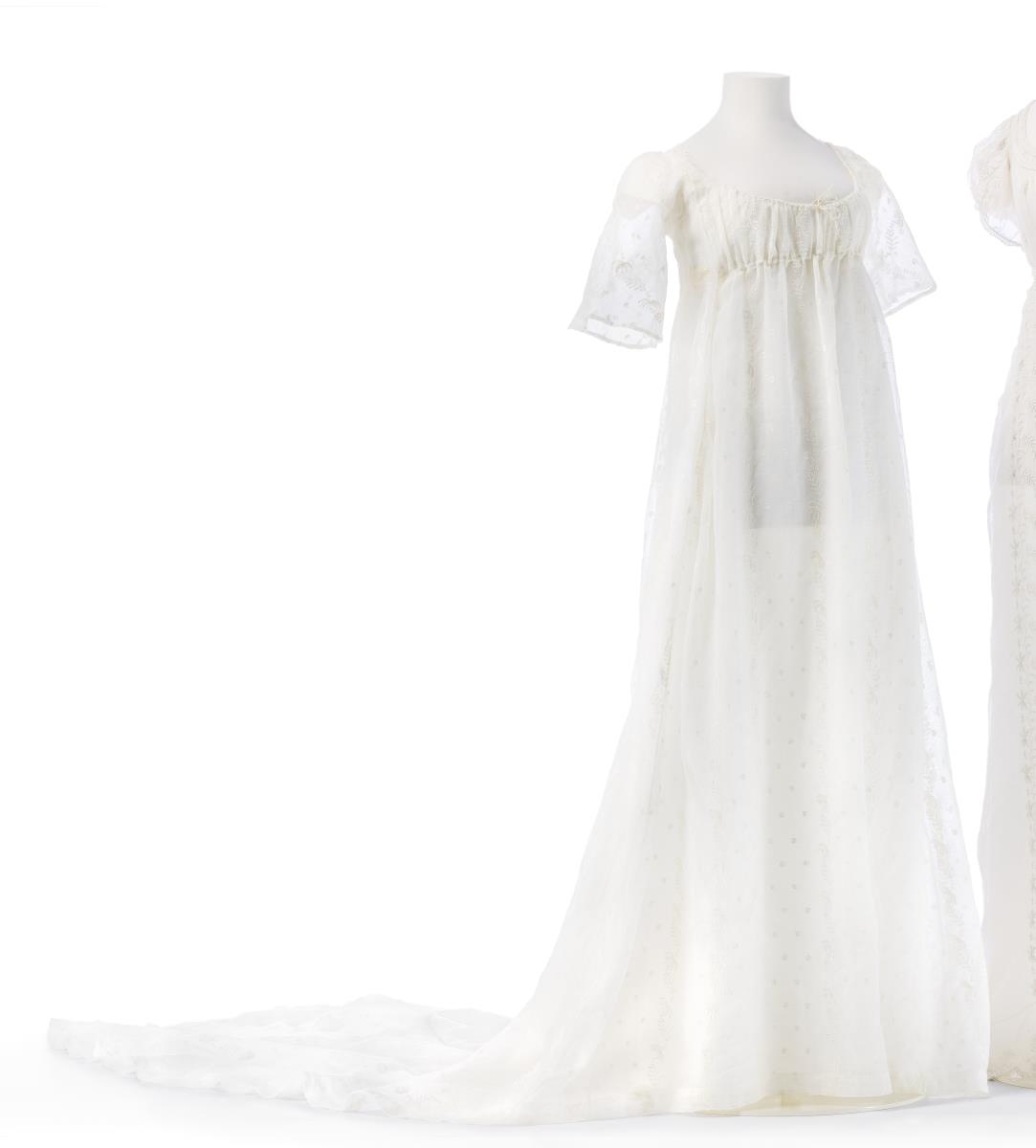 Empirekleid mit Schleppe