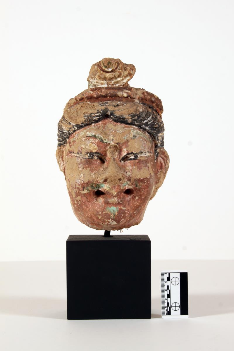 Dämonenkopf mit brauner Krone