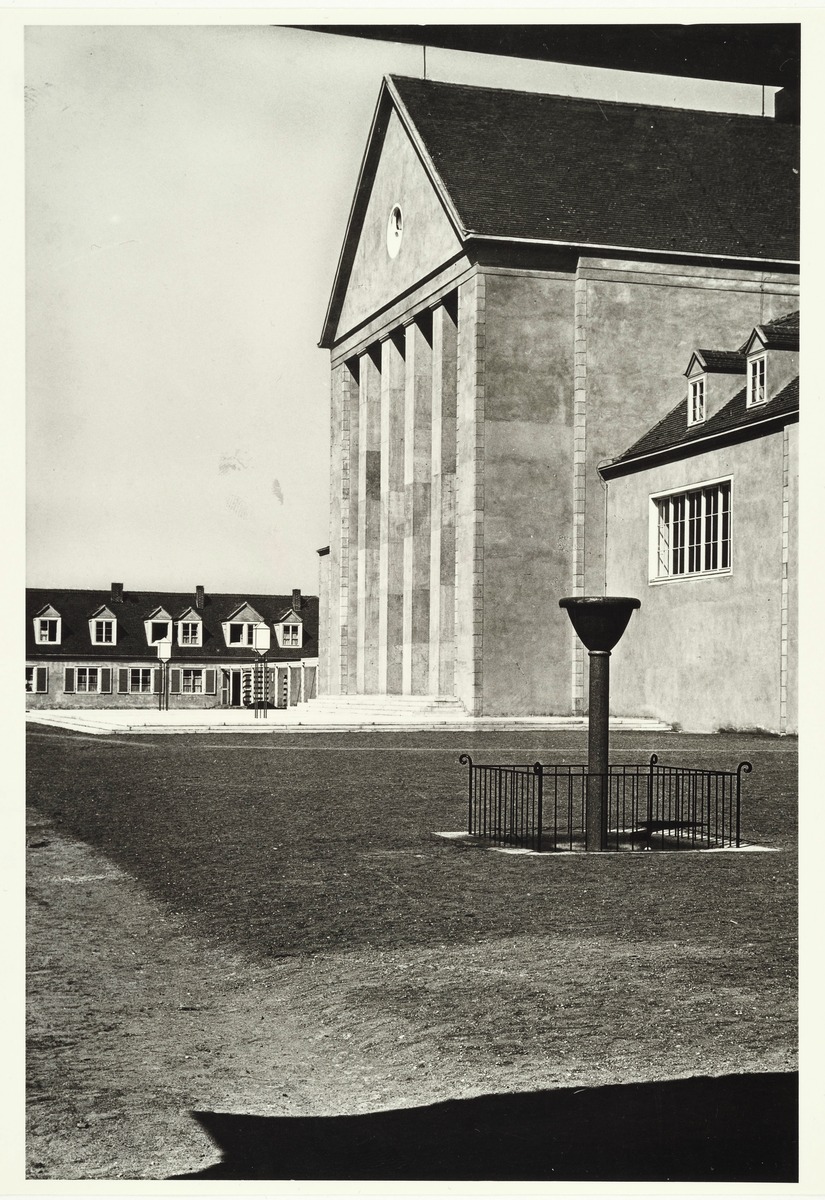 Bildungsanstalt Hellerau, Dalcroze-Institut, Festspielhaus mit Brunnen
