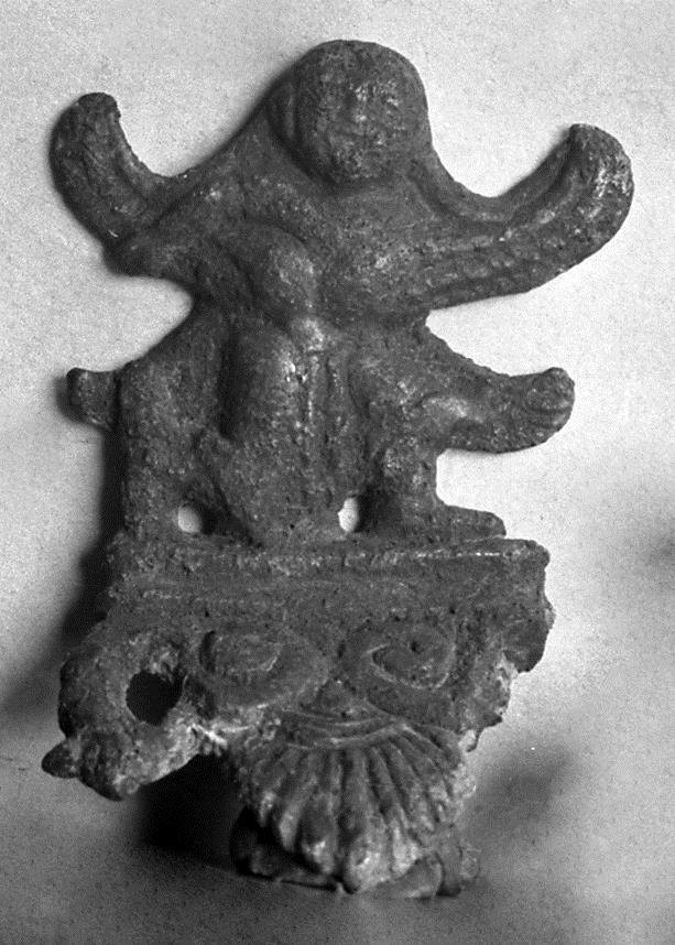 Etruskische Helmbuschattasche mit Figur einer laufenden Gorgo