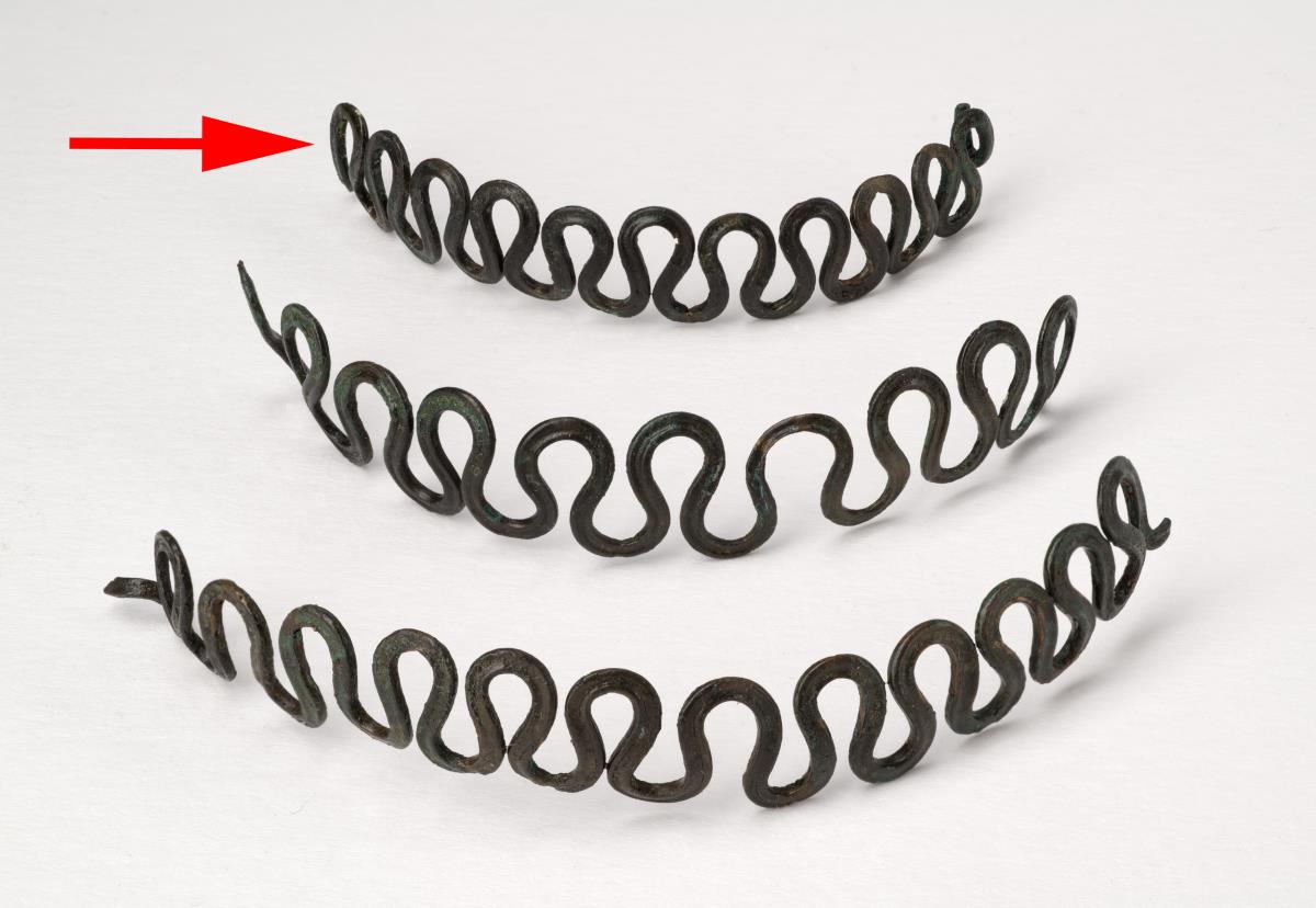 Wellenartiges Armband-Fragment