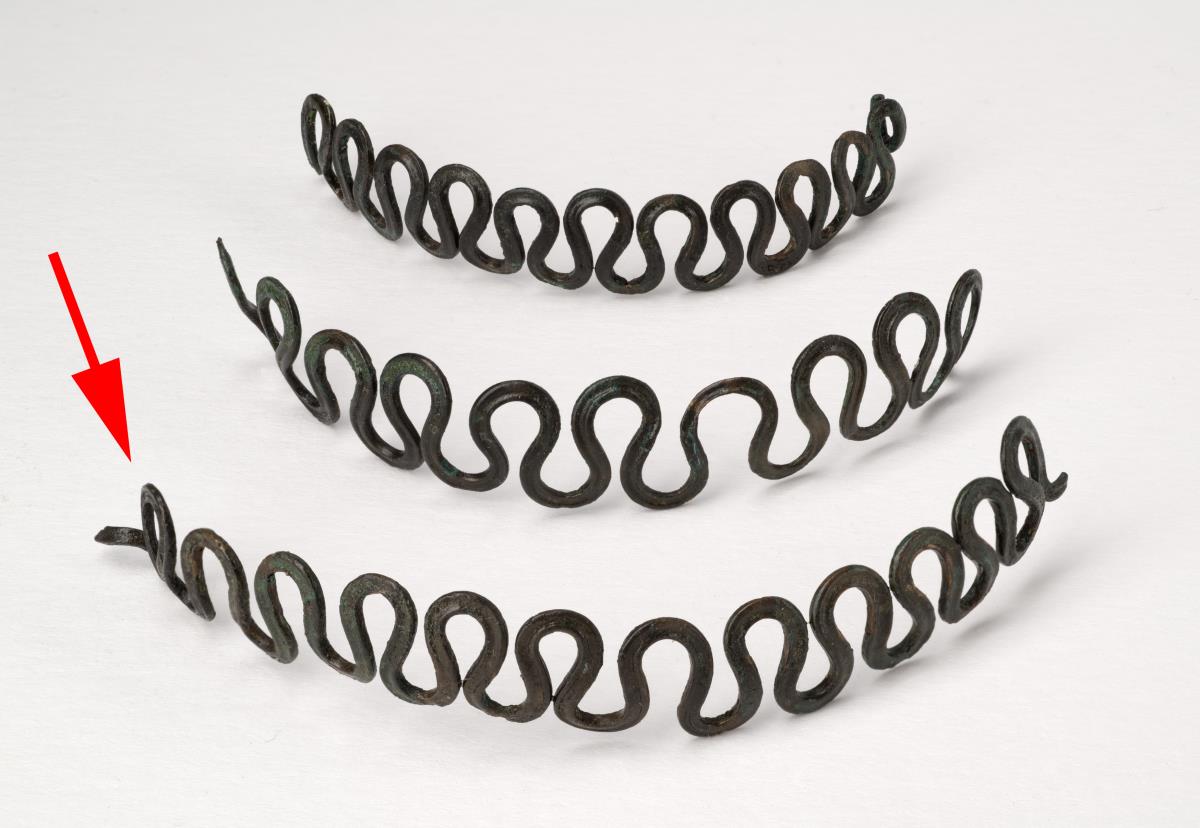Wellenartiges Armband-Fragment