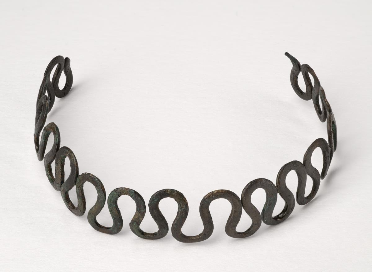 Wellenartiges Armband-Fragment