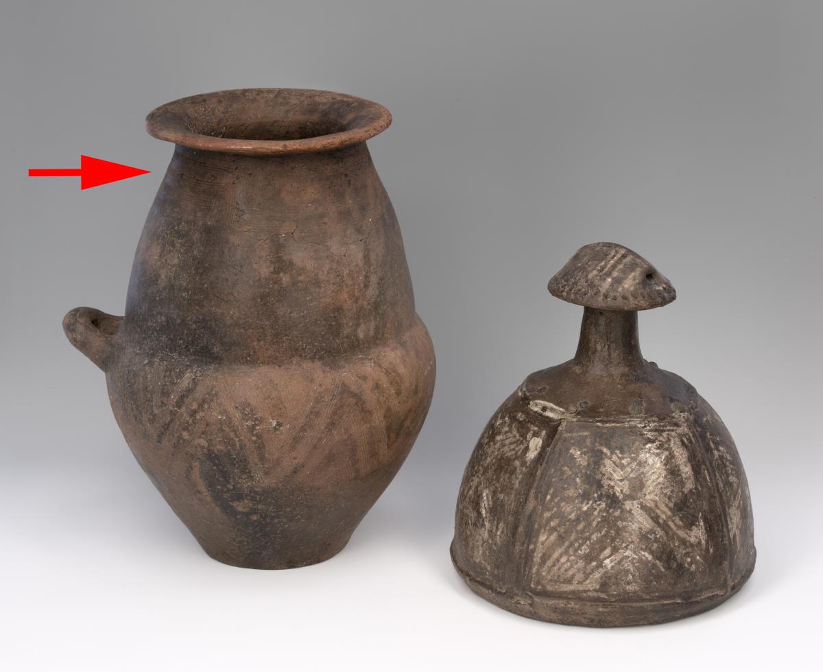 Doppelkonische Urne ("Helmurne")