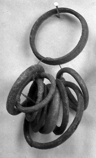 Bündel von neun Ringen verschiedener Größe