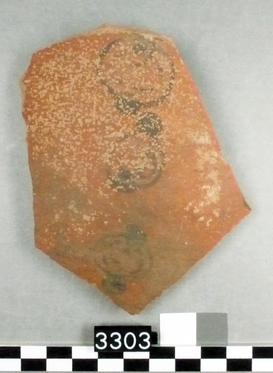 Scherbe aus dem Halsbereich eines Gefäßes, mit Ornamenten