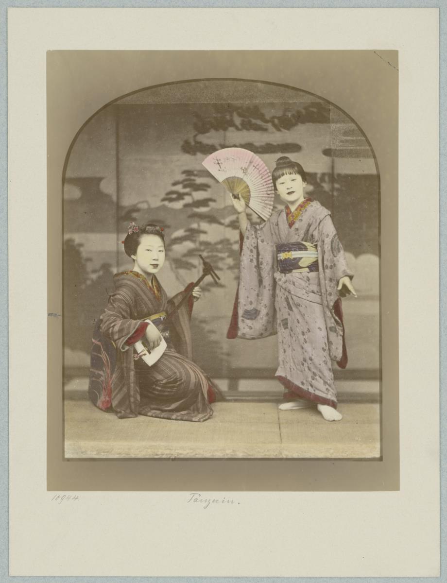 Japanische Tänzerin und Shamisen Spielerin