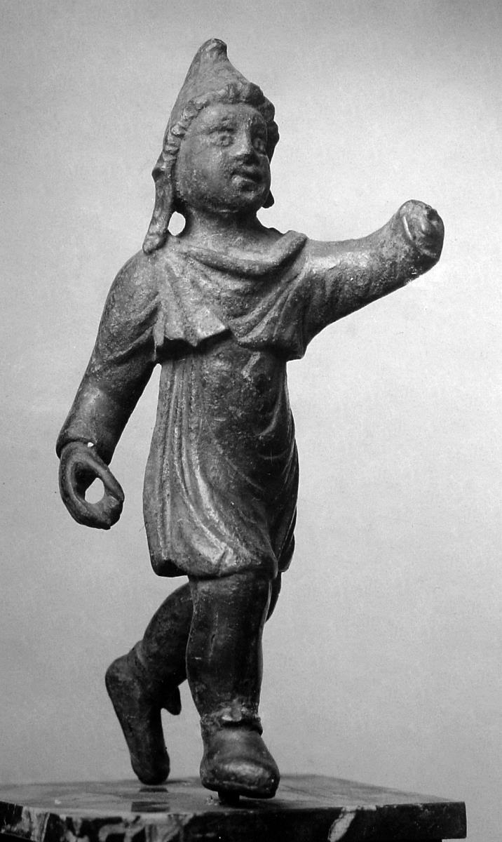 Römische Statuette eines laufenden Knaben in orientalischem Gewand