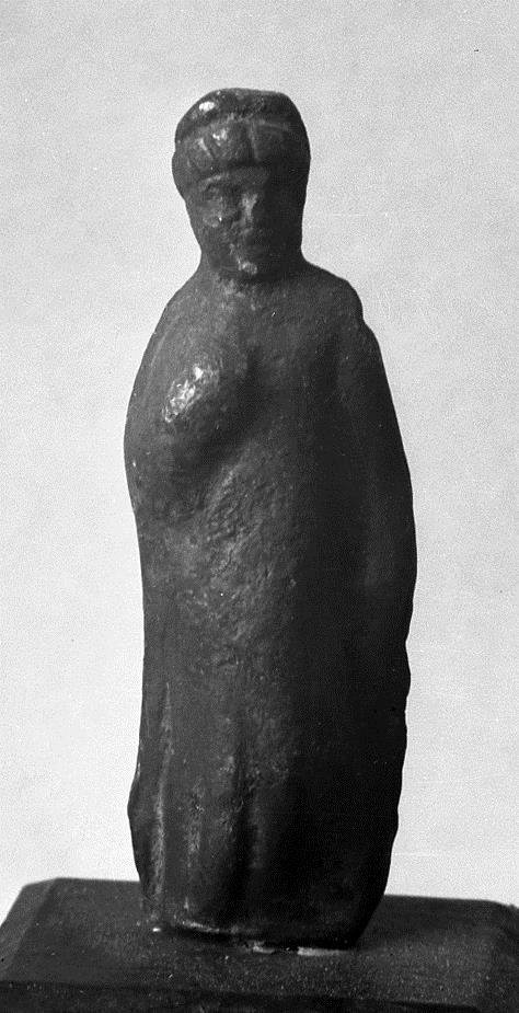 Bis auf den Kopf verhüllte, weibliche (?) Figur mit Diadem
