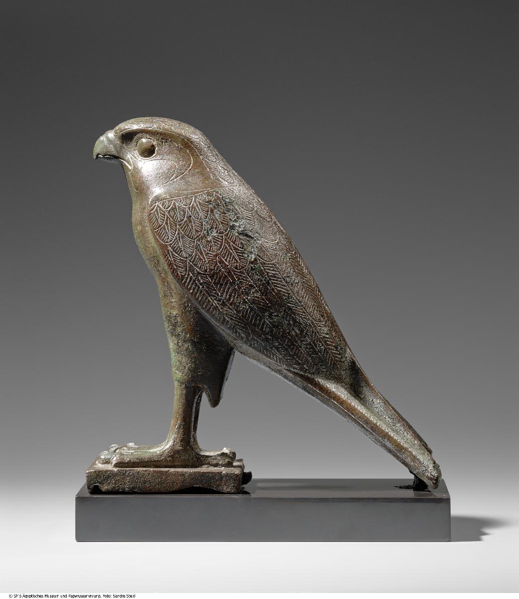 Statuette des Gottes Horus in Gestalt eines Falken
