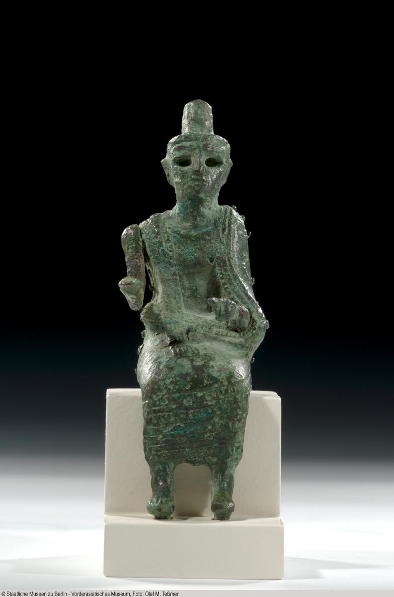 Statuette eines sitzenden Mannes