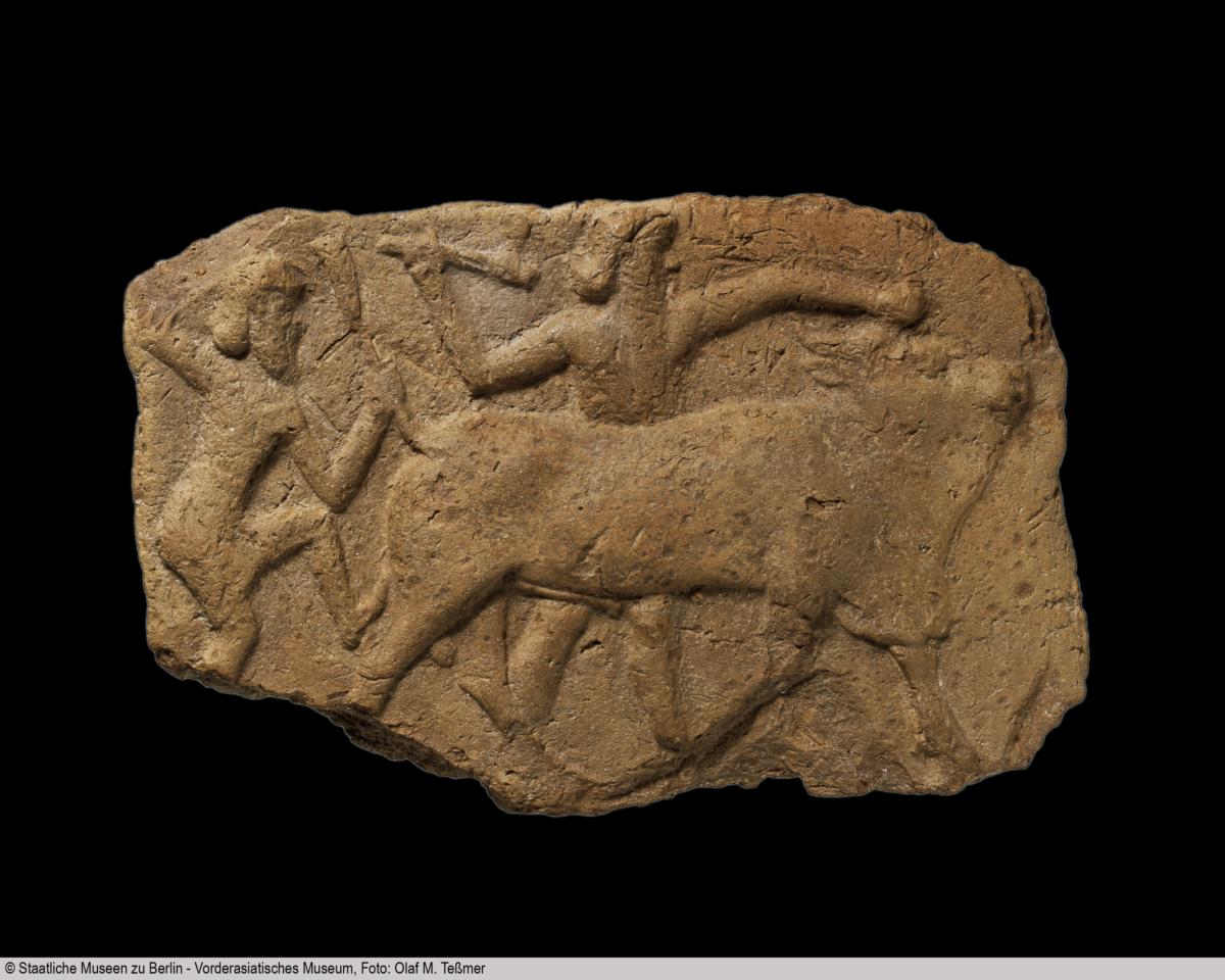 Terrakotta-Relief: Gilgamesch und Enkidu im Kampf mit einem Stier