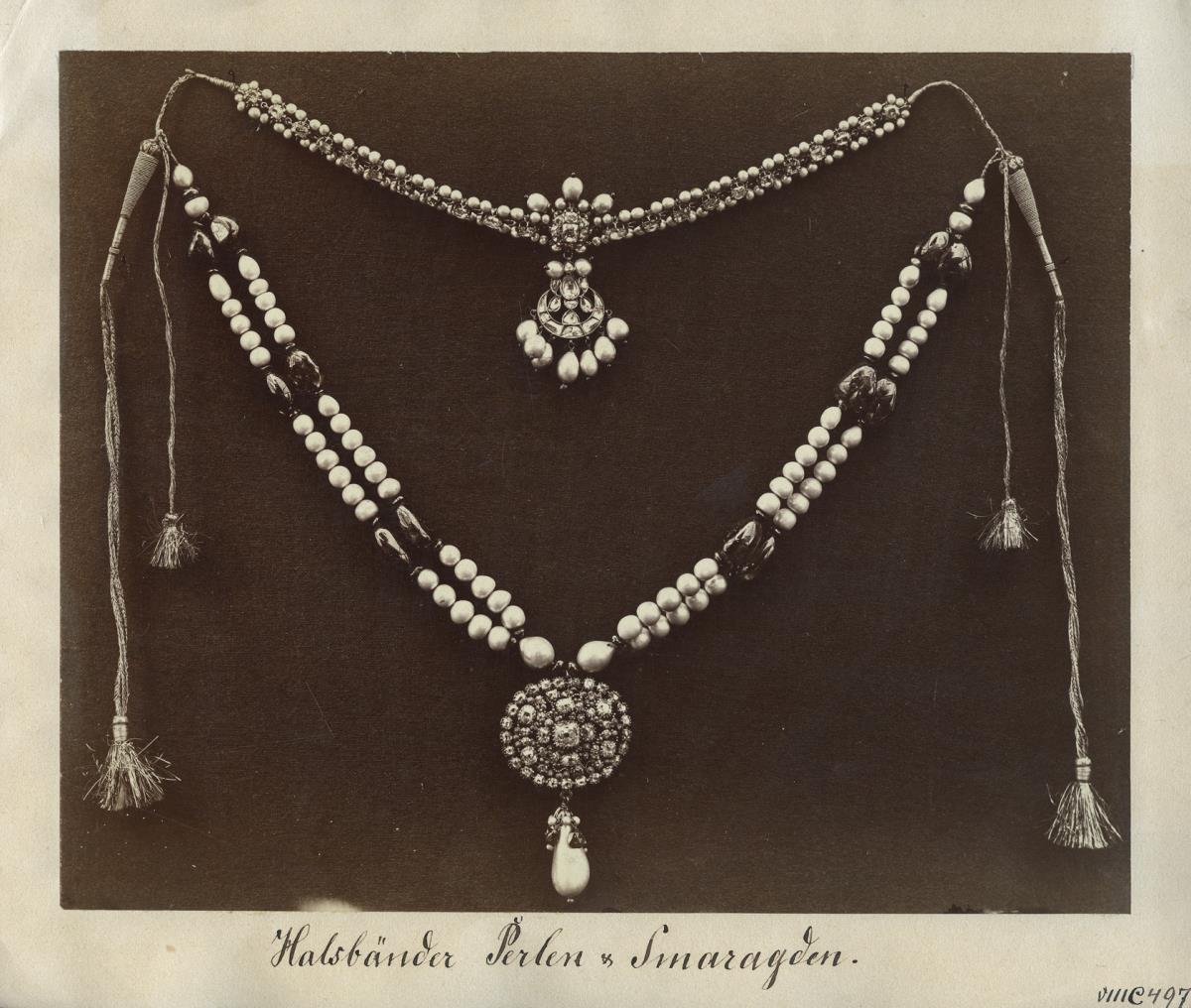 Halsschmuck