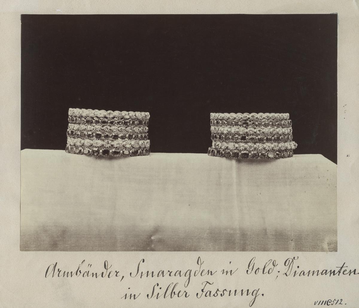 Armbänder, Smaragden in Gold, Diamanten in Silber Fassung