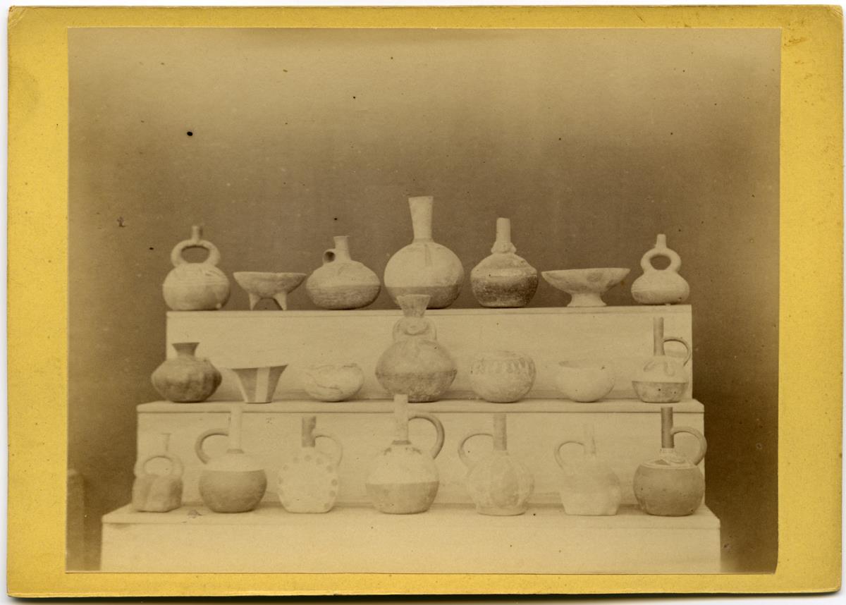 Gefäße und Steigbügelgefäße (Bremer Sammlung)