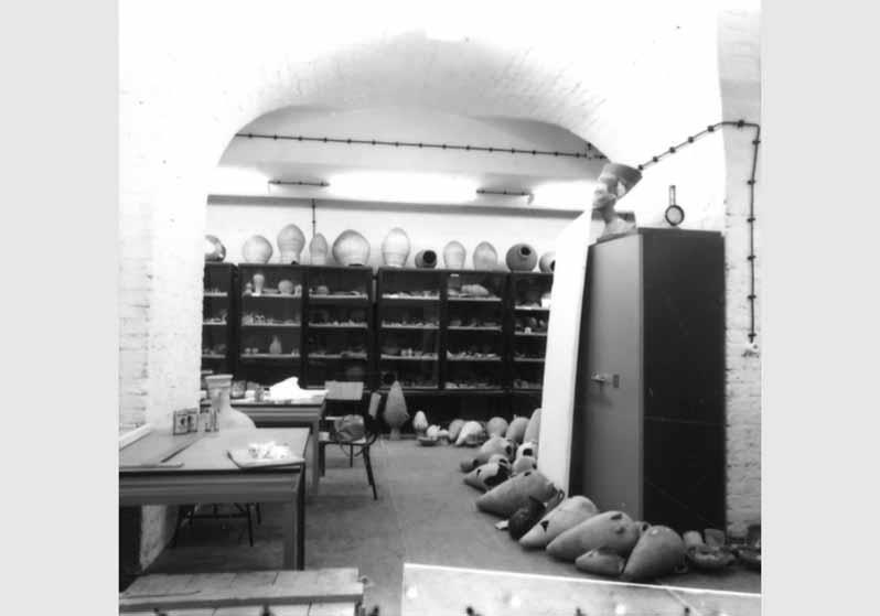 Magazin des Ägyptischen Museums und der Papyrussammlung im Pergamonmuseum, Grabbeigaben, Kanopen
