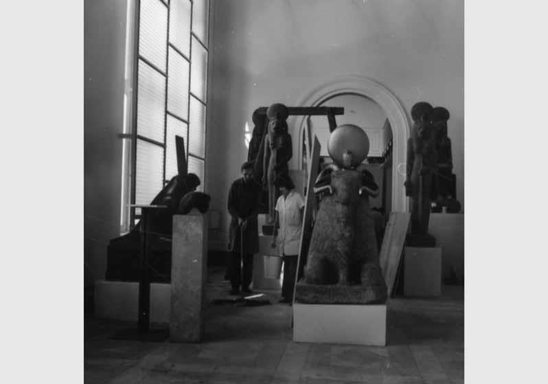 Aufstellung des Ägyptischen Museums und der Papyrussammlung im Bode-Museum, Blick in den Saal des frühen Neuen Reiches, Raum 5, Aufbau der Ausstellung, 1976