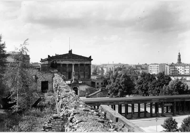 Blick vom Dach des Alten Museums auf die Nationalgalerie