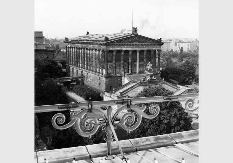 Blick vom Alten Museum auf die Nationalgalerie
