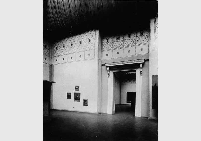 Blick in die Deutsche Jahrhundert-Ausstellung in der Nationalgalerie